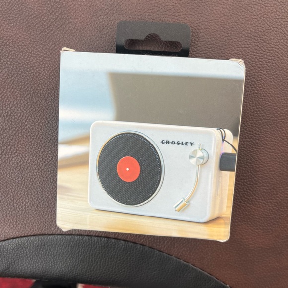 Crosley Mini Turntable Bluetooth Speaker - Black and Red - Picture 2 of 3